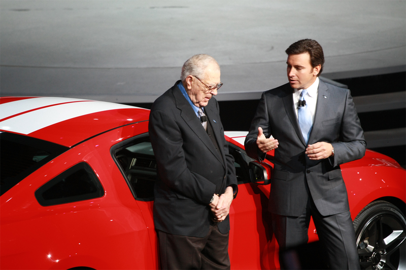Illustration for article titled Carroll Shelby Introduces 2010 Shelby GT500 Coupe, Convertible At Detroit